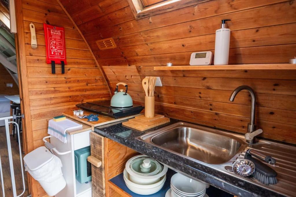 Robin Nest - Cosy Shepherd'S Hut Hideaway Callington Bagian luar foto